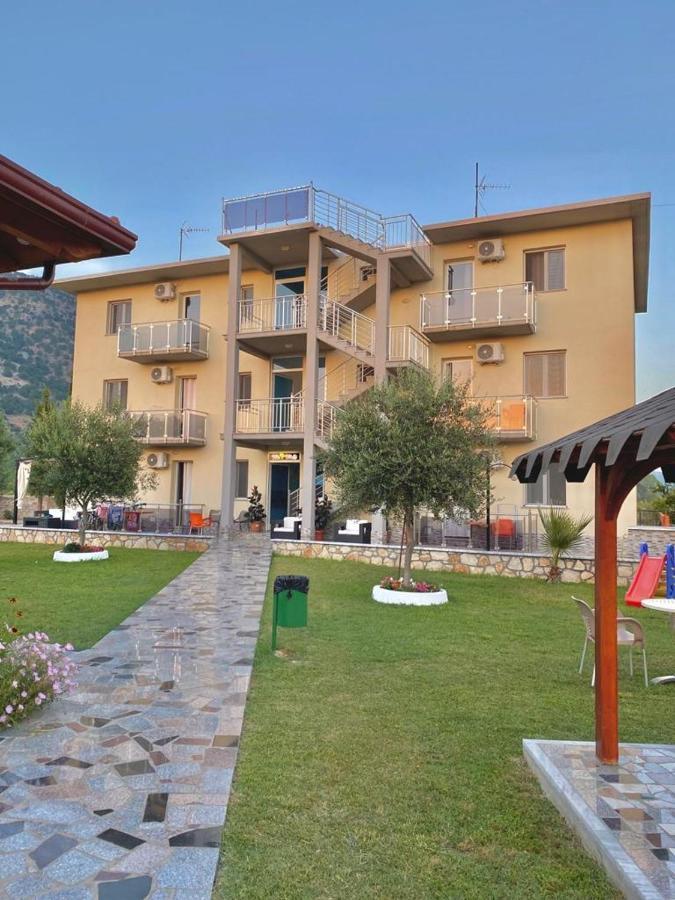 Vila Hotel * Velipojë