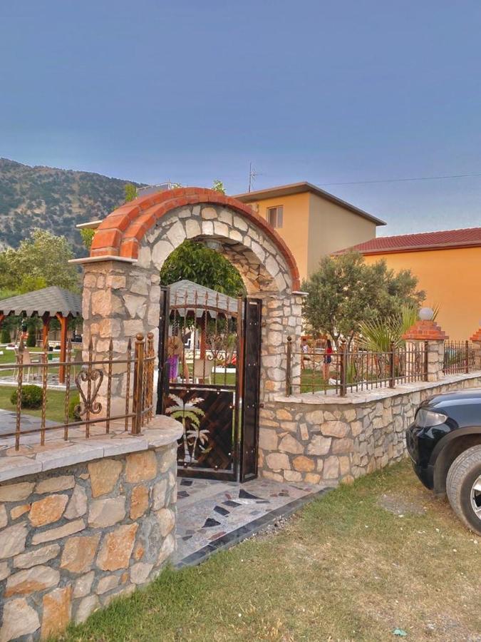 Vila Hotel * Velipojë